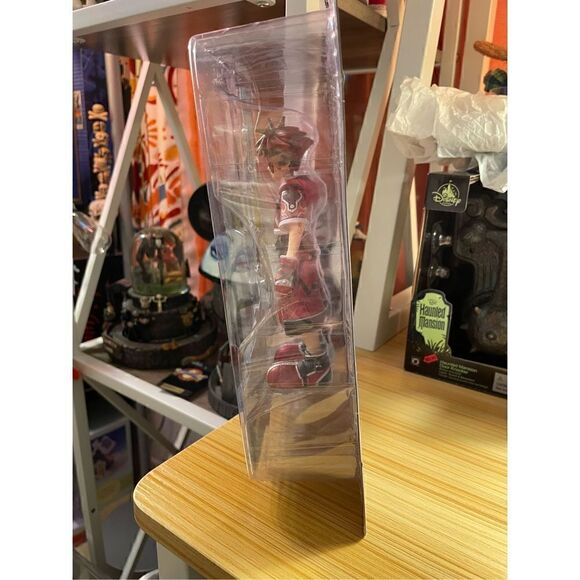 Kingdom Hearts Diamond Select Toys Valor Form Sora GameStop Exclusive - Picture 2 of 5